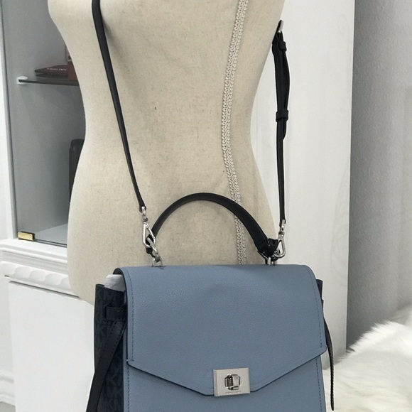 🌷Authentic MICHAEL KORS Pale Blue Messenger Set🌷 - Picture 7 of 8